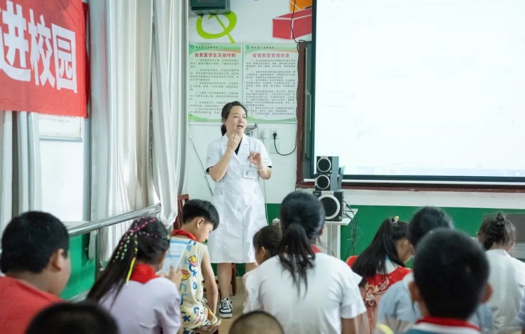 6月20日，華興兒?？浦魅螀橇? /></a></div>
                            <div   id=